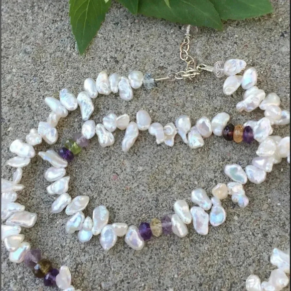 Keshi Necklace, Colorful Gemstones, June Birthdays,Petal Pearls, Unisex becklace - Picture 4 of 4